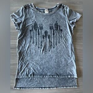 American Age Distressed Tee - Heart & Arrows - Size Medium